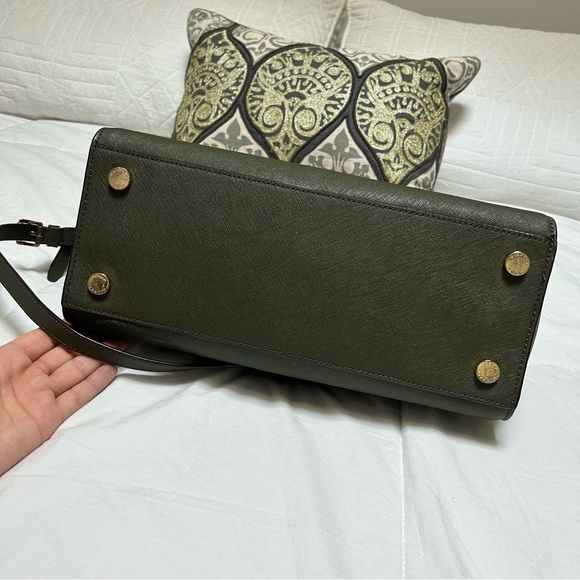 Michael Kors Selma Handbag with crossbody strap - Picture 5 of 15